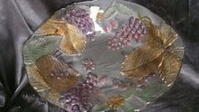 Charger l'image dans la galerie, Decorative Embossed Glass Fruit Bowl Grape Leaf Vineyard Serving Centerpiece
