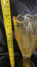 गैलरी व्यूवर में इमेज लोड करें, Vintage Yellow Pressed Glass Pedestal Bud Vase Scalloped Rim Diamond Pattern
