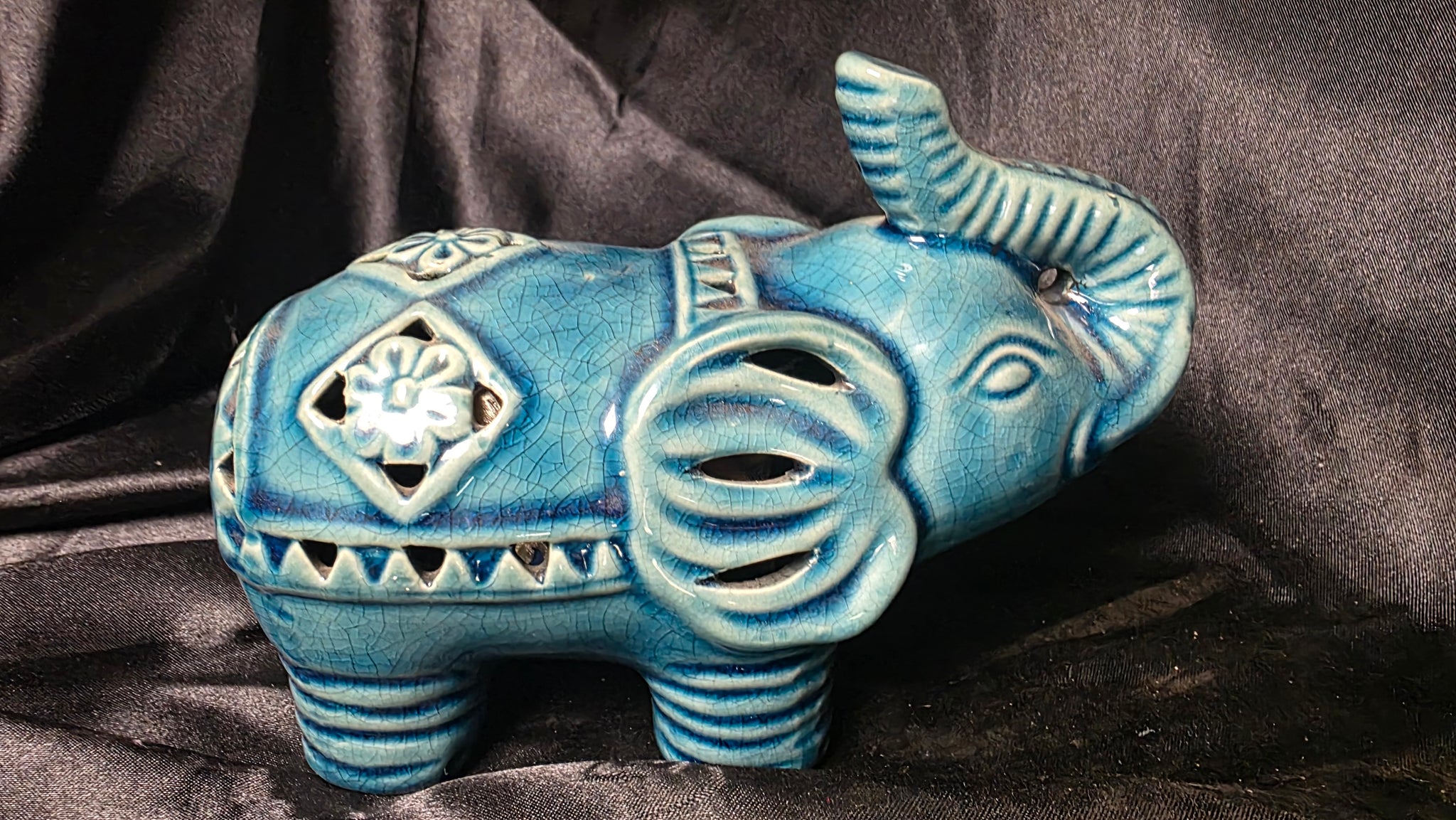 Vintage Blue Ceramic Elephant Potpourri Holder – Crackle Glaze