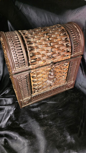 Vintage Metal Treasure Chest Jewelry Box with Ornate Tassel Pull Decorative Keepsake Storage Chest