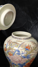 Cargar imagen en el visor de la galería, Large TOYO Japan Hand Painted Floral Ginger Jar with Lid Asian Porcelain Temple Jar
