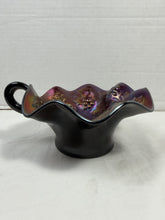 Charger l'image dans la galerie, Antique Dugan Holly &amp; Berry Amethyst Carnival Glass Ruffled Bowl, c. 1909
