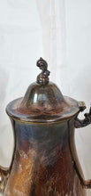 गैलरी व्यूवर में इमेज लोड करें, Vintage Oneida Silversmith Teapot - Timeless Elegance
