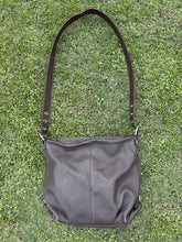 Cargar imagen en el visor de la galería, Coach F15064 Brown Pebbled Leather Convertible Duffle Hobo Shoulder Bag
