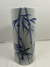 Charger l'image dans la galerie, Vintage Japanese Sometsuke Blue White Ceramic Cylinder Vase Hand Painted Bamboo
