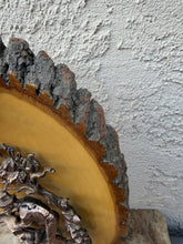 गैलरी व्यूवर में इमेज लोड करें, Vintage German 3D Metal Woodcutter Plaque Tree Slice Folk Art Personal Note
