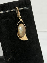 Cargar imagen en el visor de la galería, Vintage 14K Yellow Gold Tiger Eye Teardrop Pendant Estate Jewelry Charm
