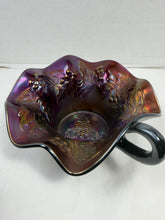 Charger l'image dans la galerie, Antique Dugan Holly &amp; Berry Amethyst Carnival Glass Ruffled Bowl, c. 1909
