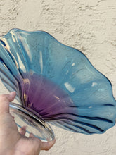 将图片加载到图库查看器，2002 Signed Seasholtz Studio Art Glass Amethyst Blue Ruffled Pedestal Bowl
