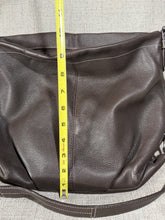 Cargar imagen en el visor de la galería, Coach F15064 Brown Pebbled Leather Convertible Duffle Hobo Shoulder Bag
