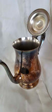 गैलरी व्यूवर में इमेज लोड करें, Vintage Oneida Silversmith Teapot - Timeless Elegance
