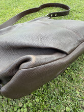 Cargar imagen en el visor de la galería, Coach F15064 Brown Pebbled Leather Convertible Duffle Hobo Shoulder Bag
