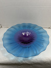 将图片加载到图库查看器，2002 Signed Seasholtz Studio Art Glass Amethyst Blue Ruffled Pedestal Bowl
