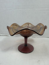 Charger l'image dans la galerie, Antique Fenton Blackberry Bramble Amethyst Carnival Glass Ruffled Compote
