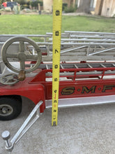 Cargar imagen en el visor de la galería, Vintage Smith Miller 1950s Mack SMFD No 3 Aerial Ladder Fire Truck Pressed Steel
