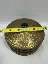 将图片加载到图库查看器，Vintage Hammered Brass Copper Band Blue Jewel Round Trinket Box India Handmade
