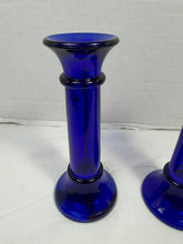 Cargar imagen en el visor de la galería, Vintage Imperial Glass Cobalt Blue Taper Candlestick Holders Mid Century Pair
