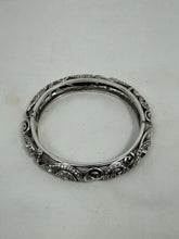 गैलरी व्यूवर में इमेज लोड करें, Vintage Brighton Anahita Scrolled Crystal Hinged Bangle Bracelet Silver Plated
