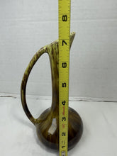 गैलरी व्यूवर में इमेज लोड करें, Vintage Blue Mountain Pottery Harvest Gold Drip Glaze Pitcher Ewer Vase Canada
