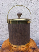 Charger l'image dans la galerie, Vintage Kraftware 1960s Faux Wood Grain Brass Ice Bucket 3 Quart Mid-Century
