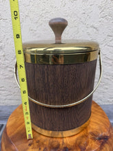 Charger l'image dans la galerie, Vintage Kraftware 1960s Faux Wood Grain Brass Ice Bucket 3 Quart Mid-Century
