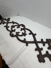 Charger l'image dans la galerie, Vintage Southern Living at Home Wrought Iron - back view
