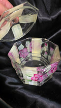 गैलरी व्यूवर में इमेज लोड करें, Vintage Hand Painted Floral Clear Glass Hexagonal Covered Candy Trinket Dish
