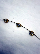 Charger l'image dans la galerie, Vintage 1980s Swarovski Gold Plated 5-Stone Crystal Station Wire Necklace
