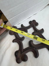 Charger l'image dans la galerie, Vintage Southern Living at Home Wrought Iron - detail view
