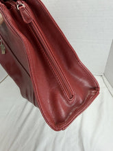 गैलरी व्यूवर में इमेज लोड करें, Sag Harbor Vintage Red Faux Leather Glossy Shoulder Tote Bag Large Zip
