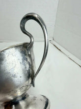 将图片加载到图库查看器，Vintage Silverplate Footed Gravy Boat American Classic Victorian Curved Handle
