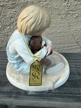 Charger l'image dans la galerie, 1999 Frances Hook Bear Hug Porcelain Figurine A Child's World Collection
