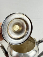 Charger l'image dans la galerie, Antique Silverplated Footed Teapot Victorian Style Hinged Lid USA Post-1940
