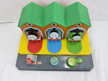 Charger l'image dans la galerie, Vintage 2003 TOMY Thomas &amp; Friends Pop-Out Engine Shed Plastic Toy
