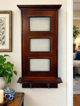 गैलरी व्यूवर में इमेज लोड करें, Vintage Wooden Wall-Mounted 3-Photo Frame Shelf Hooks 22"x10" 1960s Style
