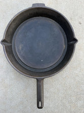 Cargar imagen en el visor de la galería, Vintage Wagner Ware No. 1061 Fat-Free Fryer - front view
