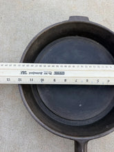 Cargar imagen en el visor de la galería, Vintage Wagner Ware No. 1061 Fat-Free Fryer - bottom view
