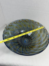 गैलरी व्यूवर में इमेज लोड करें, Vintage Kosta Boda Atoll Peacock Art Glass Bowl Bertil Vallien Sweden Signed

