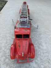 Cargar imagen en el visor de la galería, Vintage Smith Miller 1950s Mack SMFD No 3 Aerial Ladder Fire Truck Pressed Steel
