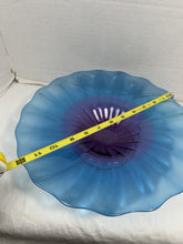 将图片加载到图库查看器，2002 Signed Seasholtz Studio Art Glass Amethyst Blue Ruffled Pedestal Bowl

