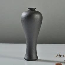 Cargar imagen en el visor de la galería, Black Glaze Vase
