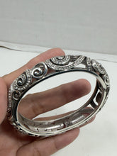 गैलरी व्यूवर में इमेज लोड करें, Vintage Brighton Anahita Scrolled Crystal Hinged Bangle Bracelet Silver Plated
