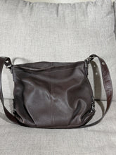 Cargar imagen en el visor de la galería, Coach F15064 Brown Pebbled Leather Convertible Duffle Hobo Shoulder Bag
