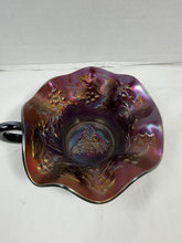 Charger l'image dans la galerie, Antique Dugan Holly &amp; Berry Amethyst Carnival Glass Ruffled Bowl, c. 1909

