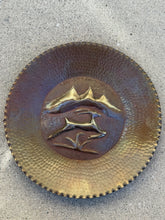 将图片加载到图库查看器，Vintage Hand Hammered Brass Copper A Souvenir From Delphi Greek Wall Plate
