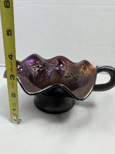 Charger l'image dans la galerie, Antique Dugan Holly &amp; Berry Amethyst Carnival Glass Ruffled Bowl, c. 1909
