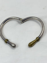 Charger l'image dans la galerie, Vintage Taxco Mexico 925 Sterling Silver &amp; Gold Tone Hook Bangle Bracelet
