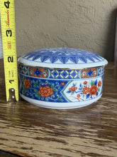 Load image into Gallery viewer, Vintage Tiffany &amp; Co Imari Porcelain Floral Trinket Box Japan 1980s Round
