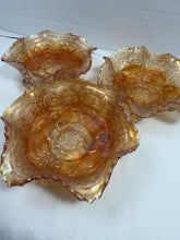 गैलरी व्यूवर में इमेज लोड करें, Antique Fenton Marigold Carnival Glass Panther Footed Berry Bowls Set of 3

