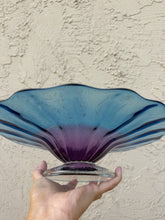 将图片加载到图库查看器，2002 Signed Seasholtz Studio Art Glass Amethyst Blue Ruffled Pedestal Bowl
